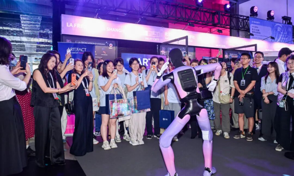 WAIC 的中学女生们：看见 AI，也看见自己